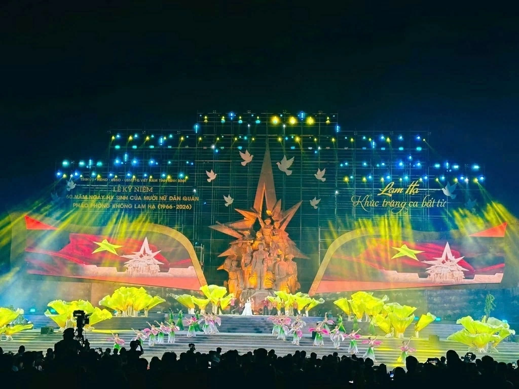 Đặc sắc chương trình nghệ thuật đặc biệt Kỷ niệm 60 năm Ngày hy sinh của Mười nữ dân quân pháo phòng không Lam Hạ Đặc sắc chương trình nghệ thuật đặc biệt Kỷ niệm 60 năm Ngày hy sinh của Mười nữ dân quân pháo phòng không Lam Hạ