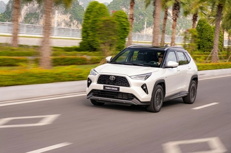 Top 5 mẫu xe Toyota bán chạy nhất tháng 9/2026: Yaris Cross tiếp tục dẫn đầu.