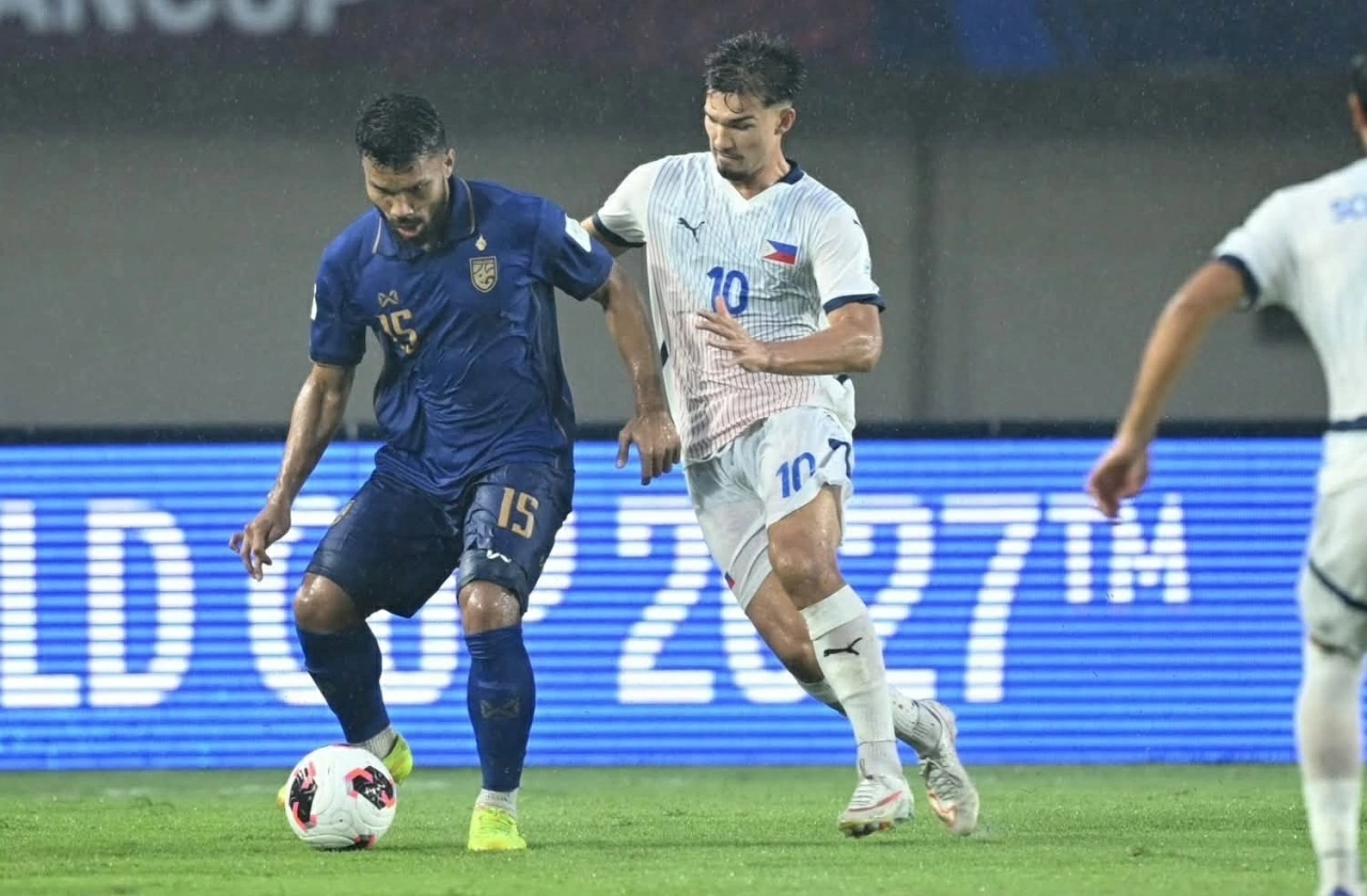 Tuyển Việt Nam đua thứ hạng với Thái Lan trên đường đua FIFA