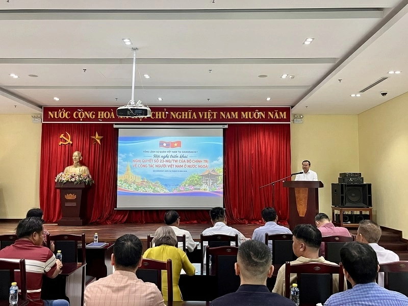 Tổng Lãnh sự quán Việt Nam tại Savannakhet tổ chức Hội nghị quán triệt, triển khai Nghị quyết số 23 về công tác người Việt Nam ở nước ngoài