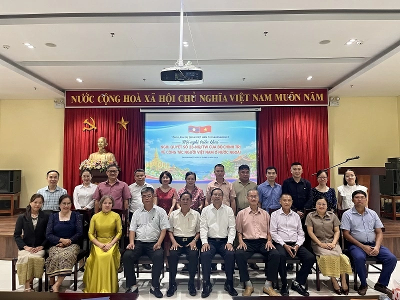 Tổng Lãnh sự quán Việt Nam tại Savannakhet tổ chức Hội nghị quán triệt, triển khai Nghị quyết số 23 về công tác người Việt Nam ở nước ngoài
