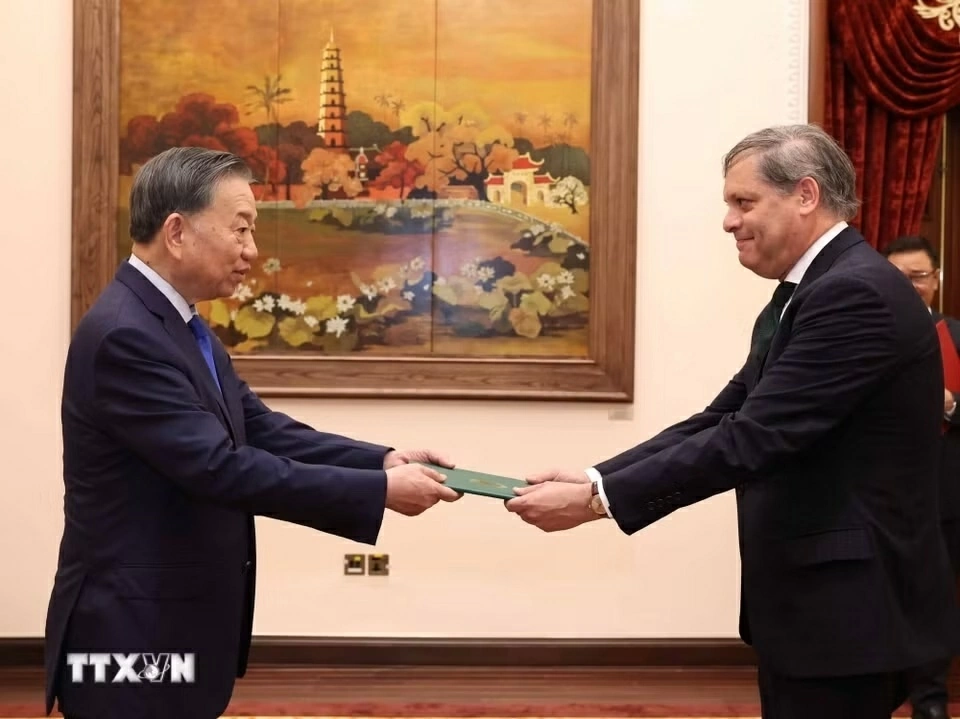 Tổng Bí thư, Chủ tịch nước Tô Lâm tiếp các Đại sứ đặc mệnh toàn quyền các nước trình Quốc thư Tổng Bí thư, Chủ tịch nước Tô Lâm tiếp các Đại sứ đặc mệnh toàn quyền các nước trình Quốc thư