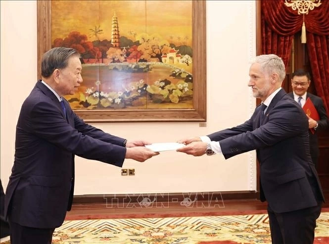 Tổng Bí thư, Chủ tịch nước Tô Lâm tiếp các Đại sứ đặc mệnh toàn quyền các nước trình Quốc thư Tổng Bí thư, Chủ tịch nước Tô Lâm tiếp các Đại sứ đặc mệnh toàn quyền các nước trình Quốc thư