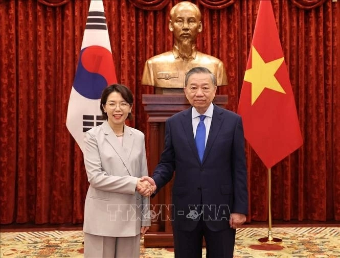 Tổng Bí thư, Chủ tịch nước Tô Lâm tiếp các Đại sứ đặc mệnh toàn quyền các nước trình Quốc thư Tổng Bí thư, Chủ tịch nước Tô Lâm tiếp các Đại sứ đặc mệnh toàn quyền các nước trình Quốc thư
