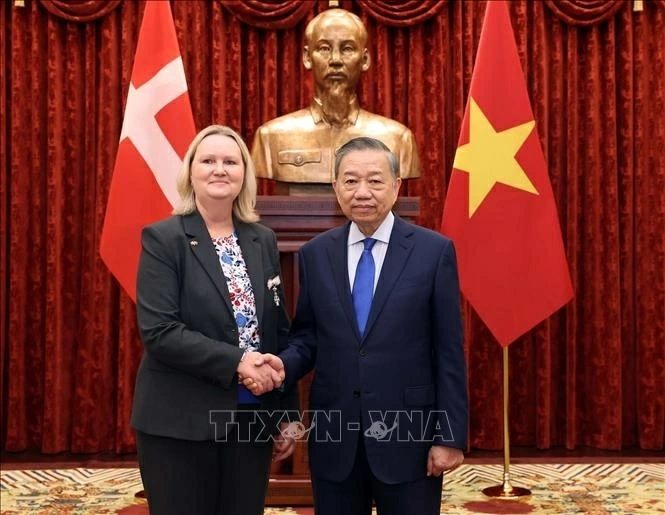 Tổng Bí thư, Chủ tịch nước Tô Lâm tiếp các Đại sứ đặc mệnh toàn quyền các nước trình Quốc thư Tổng Bí thư, Chủ tịch nước Tô Lâm tiếp các Đại sứ đặc mệnh toàn quyền các nước trình Quốc thư