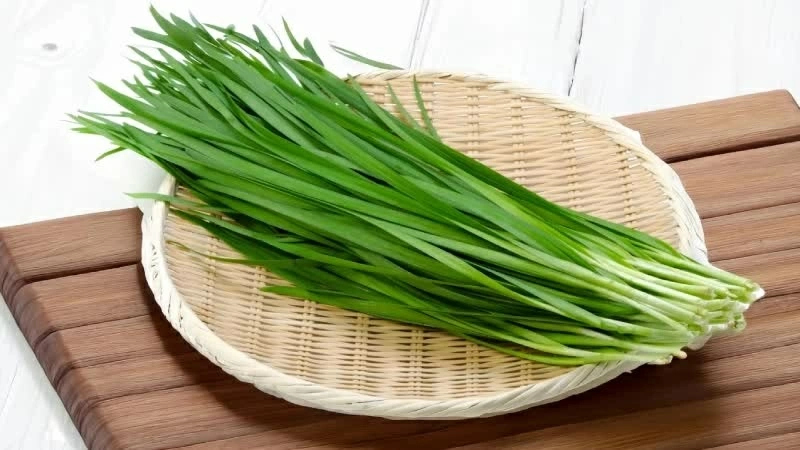 Hẹ cung cấp chất xơ cùng nhiều vitamin, khoáng chất và hợp chất thực vật có lợi cho cơ thể. (Nguồn: Long Châu)
