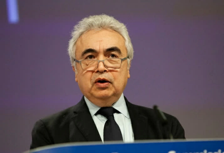 Giám đốc điều hành IEA Fatih Birol cho biết, hơn 325 triệu thùng dầu từ các kho dự trữ khẩn cấp đã được giải phóng. (Nguồn: Azertag)