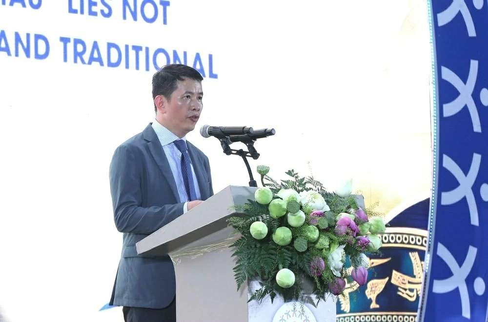 Sắc màu năm châu rực rỡ giữa không gian Hà Nội
