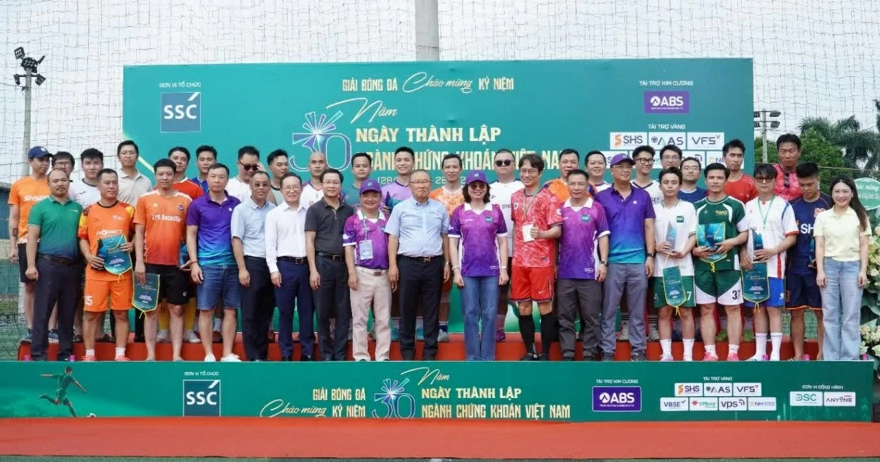 Khởi tranh giải bóng đá chào mừng 30 năm ngành Chứng khoán Việt Nam