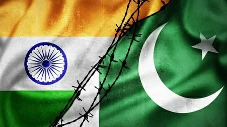 Pakistan-Ấn Độ gia tăng căng thẳng sau đụng độ biên giới, triệu quan chức ngoại giao của nhau