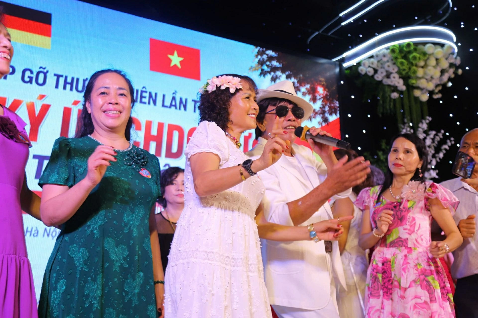 Ký ức một thời thanh xuân dưới bầu trời Cộng hoà Dân chủ Đức Ký ức một thời thanh xuân dưới bầu trời Cộng hoà Dân chủ Đức