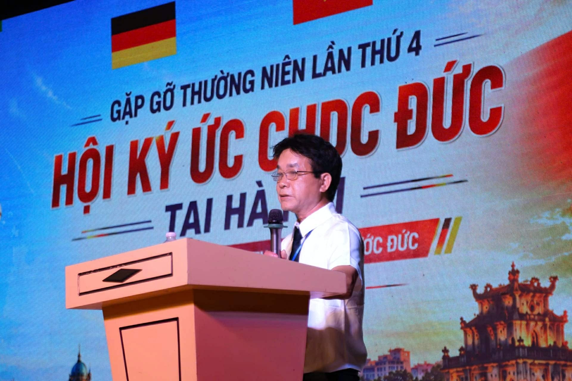 Ký ức một thời thanh xuân dưới bầu trời Cộng hoà Dân chủ Đức Ký ức một thời thanh xuân dưới bầu trời Cộng hoà Dân chủ Đức