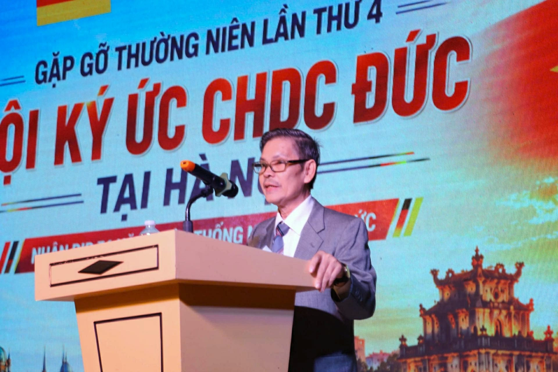 Ký ức một thời thanh xuân dưới bầu trời Cộng hoà Dân chủ Đức Ký ức một thời thanh xuân dưới bầu trời Cộng hoà Dân chủ Đức