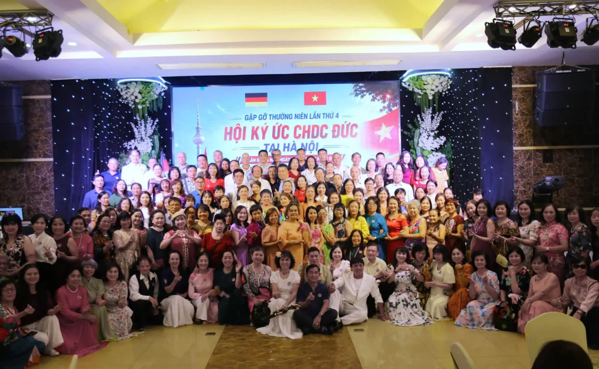Ký ức một thời thanh xuân dưới bầu trời Cộng hoà Dân chủ Đức Ký ức một thời thanh xuân dưới bầu trời Cộng hoà Dân chủ Đức