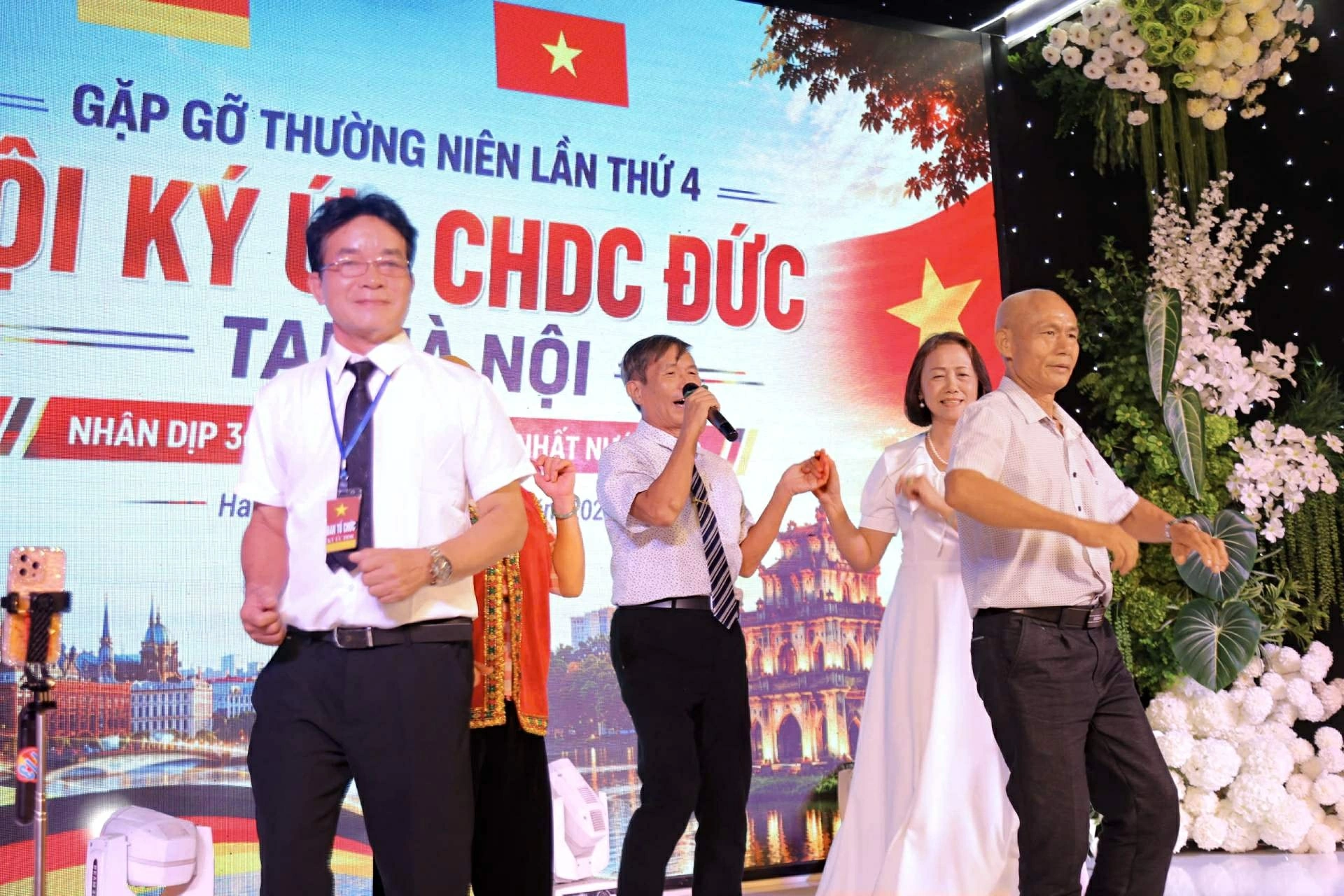 Ký ức một thời thanh xuân dưới bầu trời Cộng hoà Dân chủ Đức Ký ức một thời thanh xuân dưới bầu trời Cộng hoà Dân chủ Đức