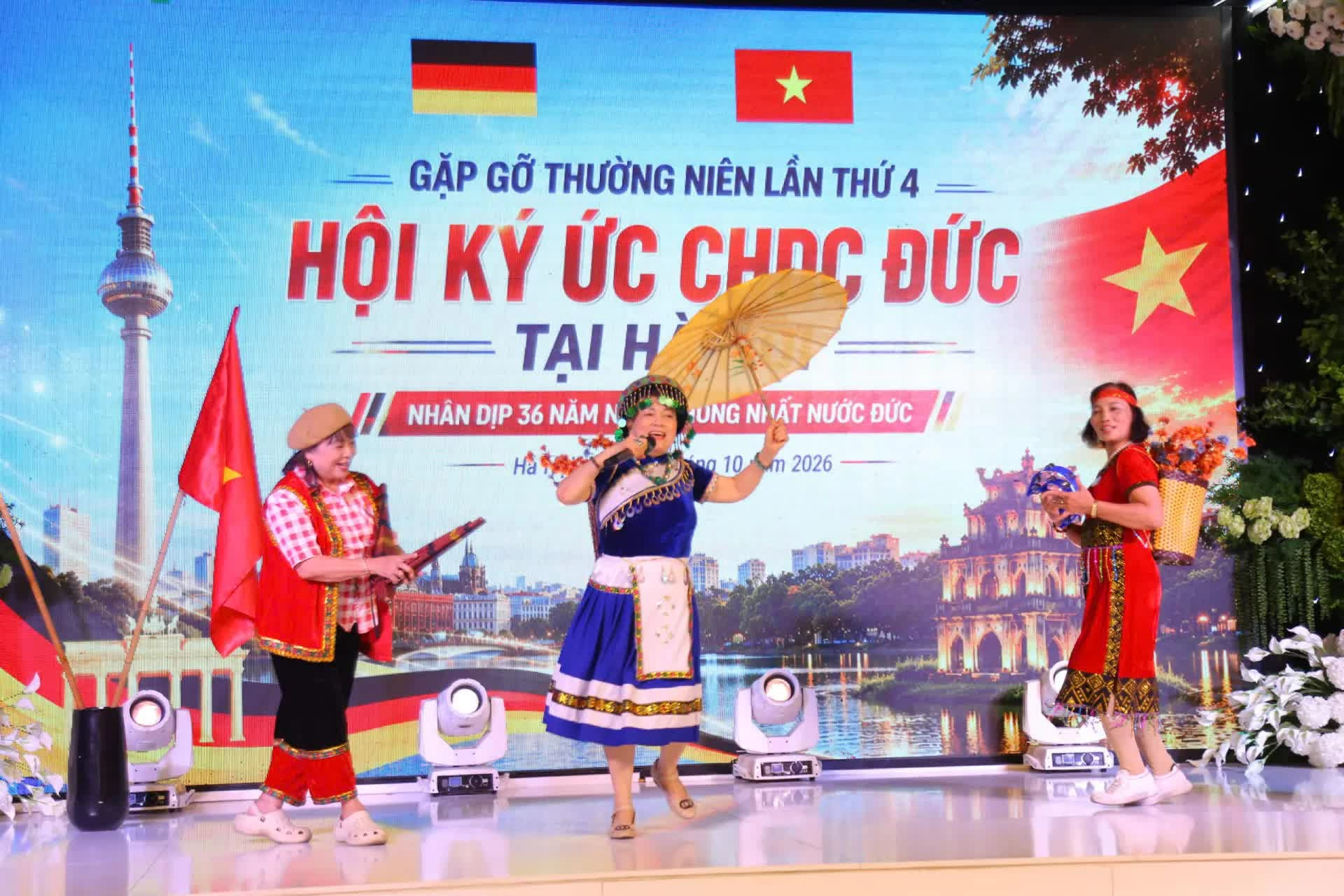 Ký ức một thời thanh xuân dưới bầu trời Cộng hoà Dân chủ Đức Ký ức một thời thanh xuân dưới bầu trời Cộng hoà Dân chủ Đức