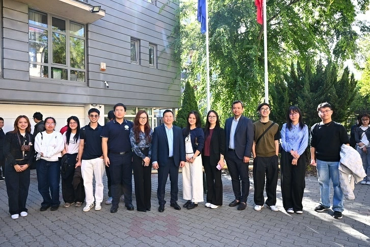 Đại sứ quán Việt Nam tại Hungary đồng hành cùng thế hệ sinh viên mới Đại sứ quán Việt Nam tại Hungary đồng hành cùng thế hệ sinh viên mới