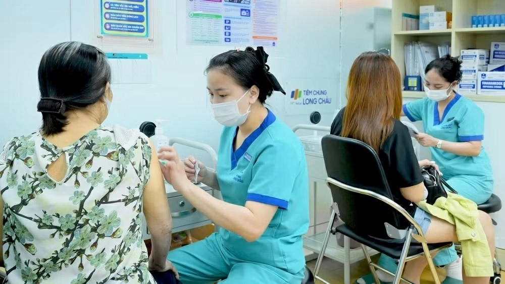 Đổi mới công tác tiêm chủng: Bảo vệ sức khỏe nhân dân trọn đời Đổi mới công tác tiêm chủng: Bảo vệ sức khỏe nhân dân trọn đời
