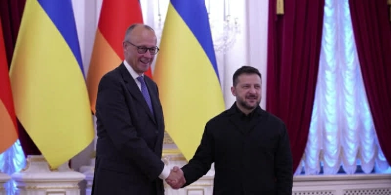 Thủ tướng Đức Friedrich Merz và Tổng thống Ukraine Volodymyr Zelensky tại cuộc gặp ở Kiev ngày 4/10. (Nguồn: Myanmar International TV) Thủ tướng Đức Friedrich Merz và Tổng thống Ukraine Volodymyr Zelensky tại cuộc gặp ở Kiev ngày 4/10. (Nguồn: Myanmar International TV)