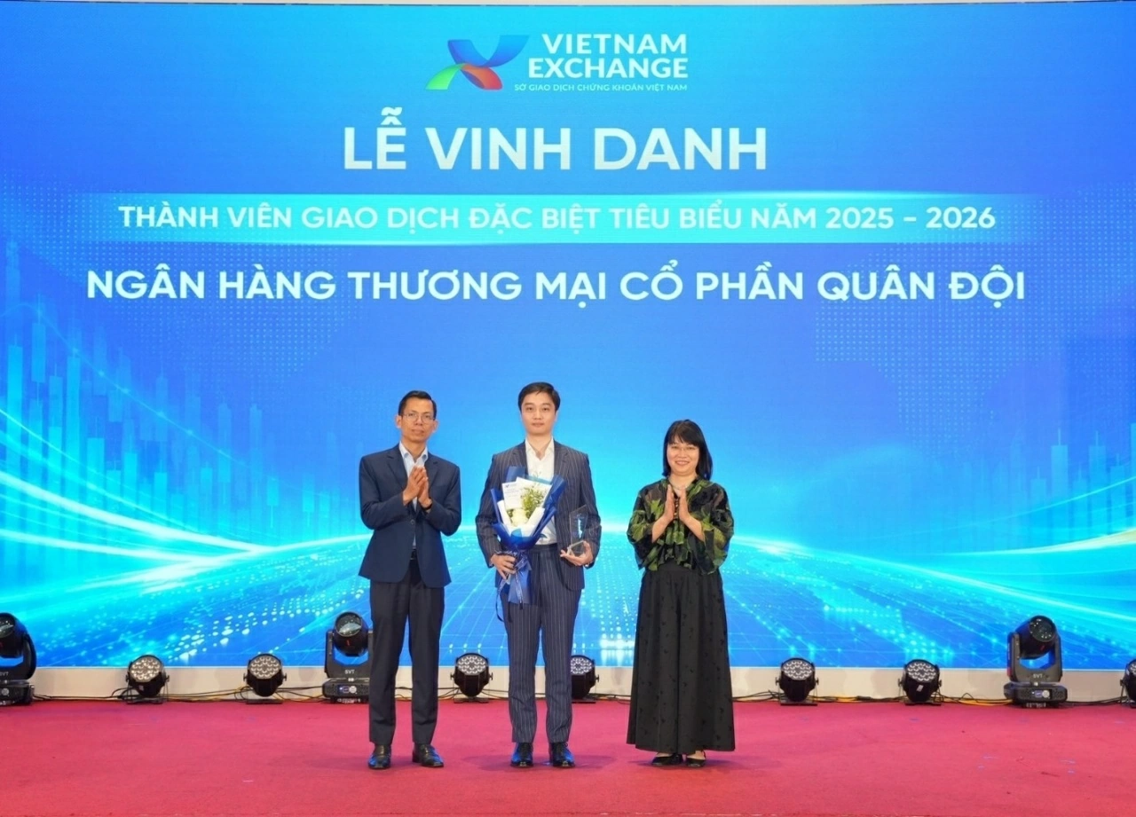 MB được Sở Giao dịch Chứng khoán Việt Nam vinh danh là thành viên giao dịch đặc biệt tiêu biểu trên thị trường trái phiếu. MB được Sở Giao dịch Chứng khoán Việt Nam vinh danh là thành viên giao dịch đặc biệt tiêu biểu trên thị trường trái phiếu.