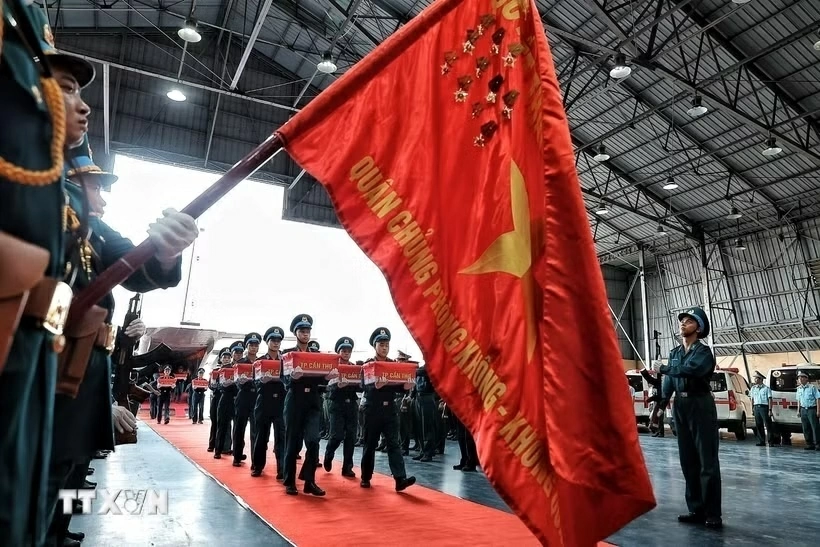 Chuyến bay nghĩa tình: Đưa 15.401 mẫu hài cốt liệt sĩ ra Thủ đô Hà Nội giám định ADN