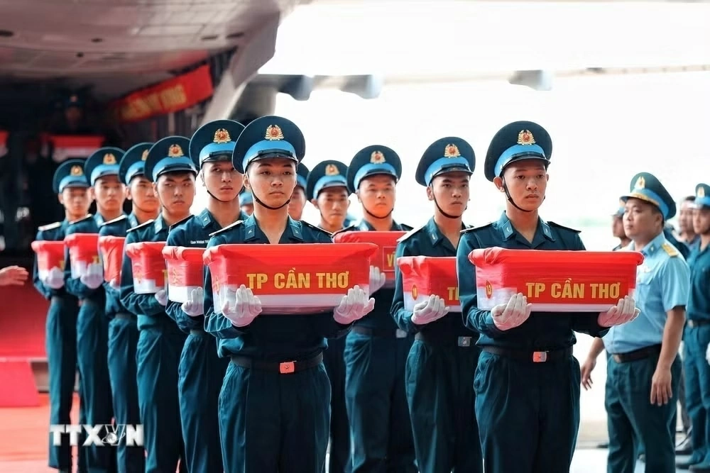 Chuyến bay nghĩa tình: Đưa 15.401 mẫu hài cốt liệt sĩ ra Thủ đô Hà Nội giám định ADN