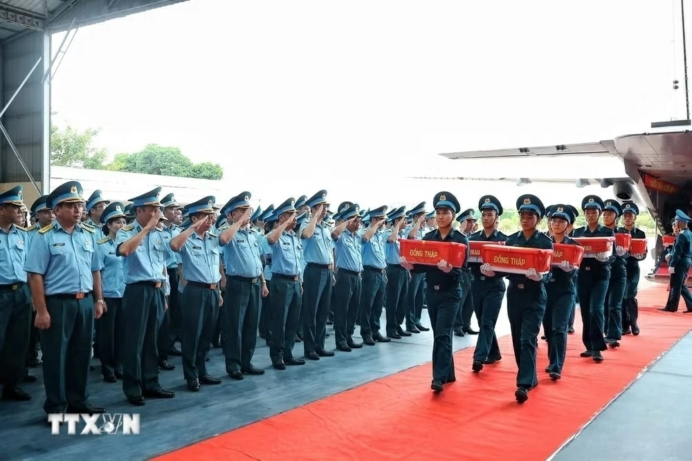 Chuyến bay nghĩa tình: Đưa 15.401 mẫu hài cốt liệt sĩ ra Thủ đô Hà Nội giám định ADN