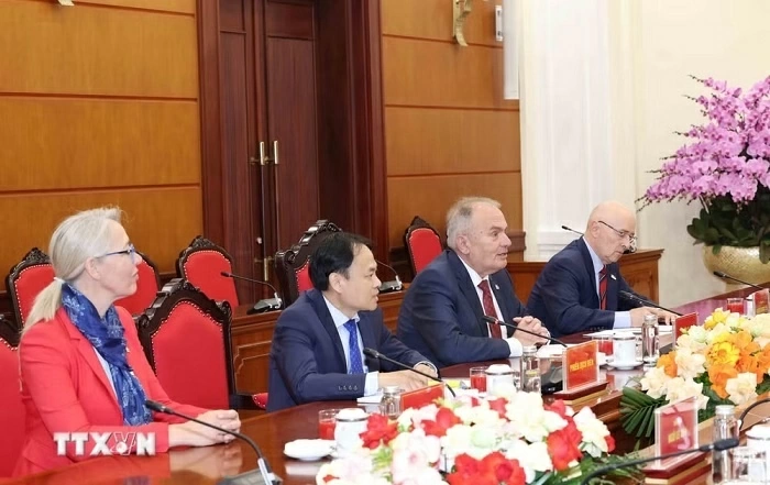 Thường trực Ban Bí thư Trần Cẩm Tú tiếp Đoàn Đảng Công nhân Hungary