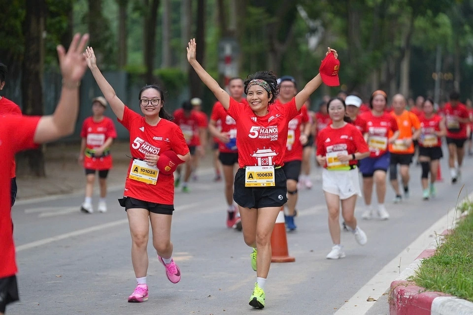 Hai đại diện Việt Nam cùng đạt hạng Nhất giải Marathon Quốc tế Hà Nội Techcombank mùa thứ 5
