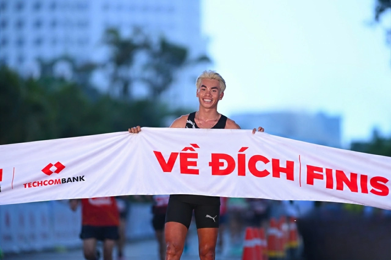 Hai đại diện Việt Nam cùng đạt hạng Nhất giải Marathon Quốc tế Hà Nội Techcombank mùa thứ 5