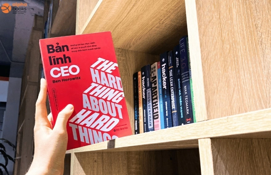 Từ những bài toán về nhân sự, sản phẩm đến khủng hoảng tài chính, “Bản lĩnh CEO” đề cập những tình huống mà người điều hành khó tìm thấy câu trả lời có sẵn. Từ những bài toán về nhân sự, sản phẩm đến khủng hoảng tài chính, “Bản lĩnh CEO” đề cập những tình huống mà người điều hành khó tìm thấy câu trả lời có sẵn.