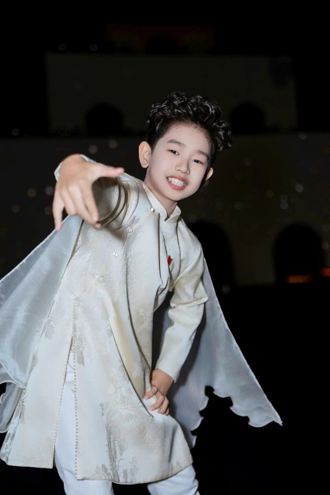 Sao nhí Bùi Khâu Minh Triết ngày càng đắt show, ghi dấu bên dàn nghệ sĩ đình đám Việt Nam
