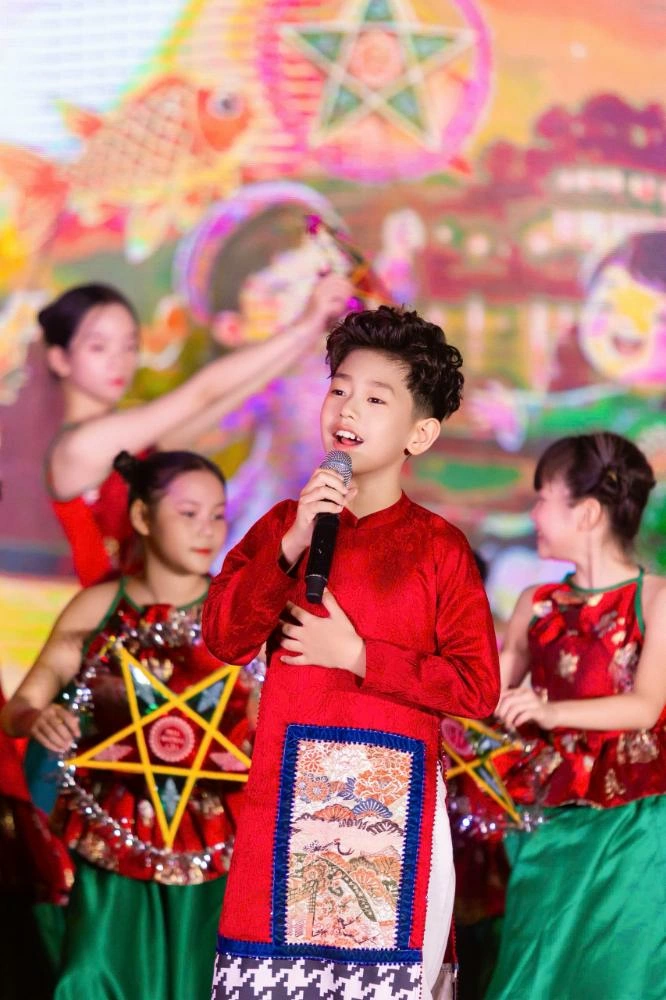 Sao nhí Bùi Khâu Minh Triết ngày càng đắt show, ghi dấu bên dàn nghệ sĩ đình đám Việt Nam