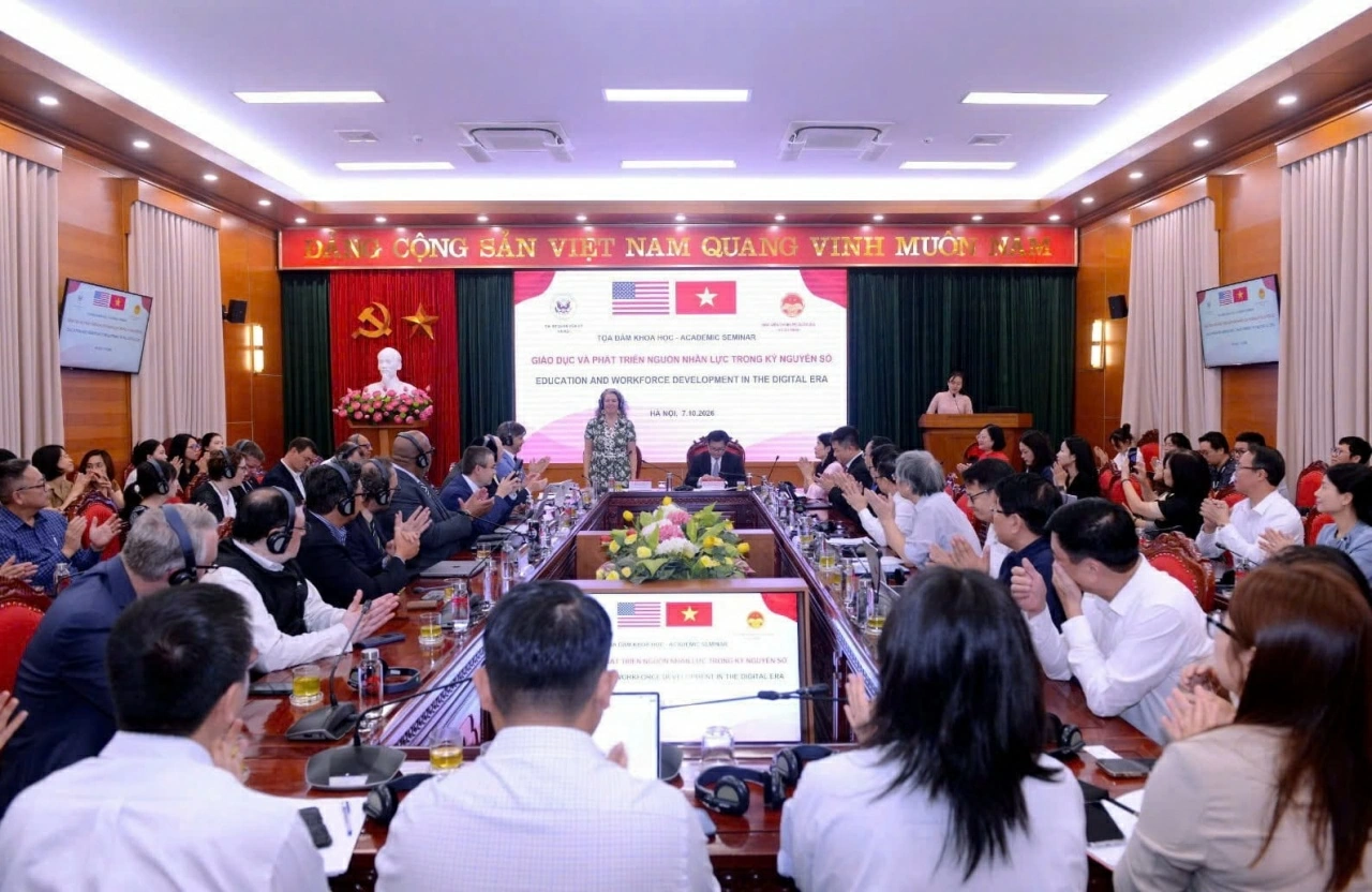Giáo dục trong kỷ nguyên AI: Đào tạo con người để làm chủ công nghệ