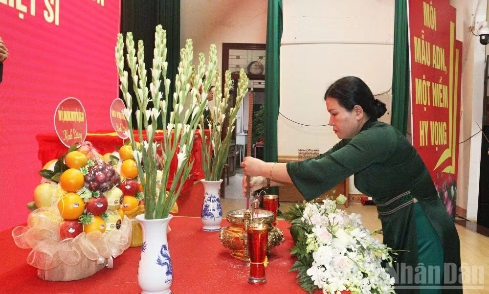 Quảng Ngãi: Bàn giao 2.219 mẫu sinh phẩm hài cốt liệt sĩ phục vụ giám định ADN