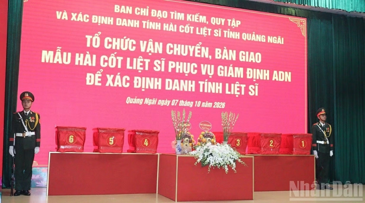 Quảng Ngãi: Bàn giao 2.219 mẫu sinh phẩm hài cốt liệt sĩ phục vụ giám định ADN