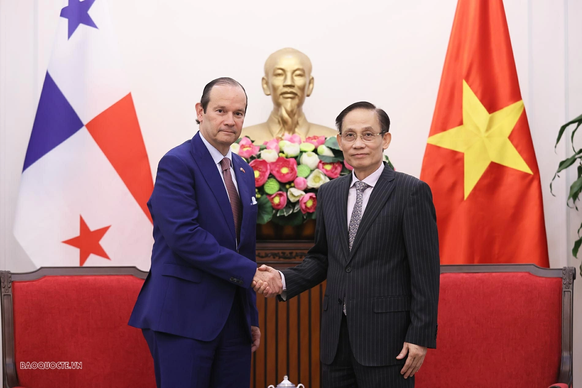 Ủy viên Bộ Chính trị, Bộ trưởng Ngoại giao Lê Hoài Trung tiếp Bộ trưởng Ngoại giao Panama Javier Eduardo Martínez-Acha Vásquez. (Ảnh: Thành Long)