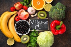 Lưu ý quan trọng và liều lượng an toàn khi bổ sung kẽm cùng vitamin C
