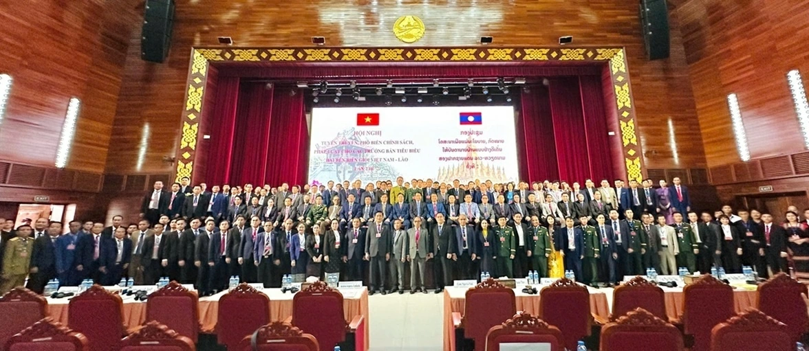Tăng cường tuyên truyền, phổ biến chính sách, pháp luật cho các Trưởng bản tiêu biểu hai bên biên giới Việt Nam - Lào