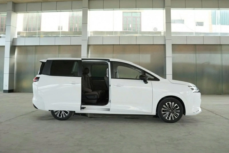Wuling Darion có ba hàng ghế với tổng cộng 7 chỗ ngồi theo sơ đồ 2+2+3, trong đó hàng ghế thứ hai gồm hai ghế độc lập.