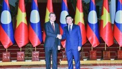 Thủ tướng Lê Minh Hưng hội đàm với Thủ tướng Lào Saleumxay Kommasith