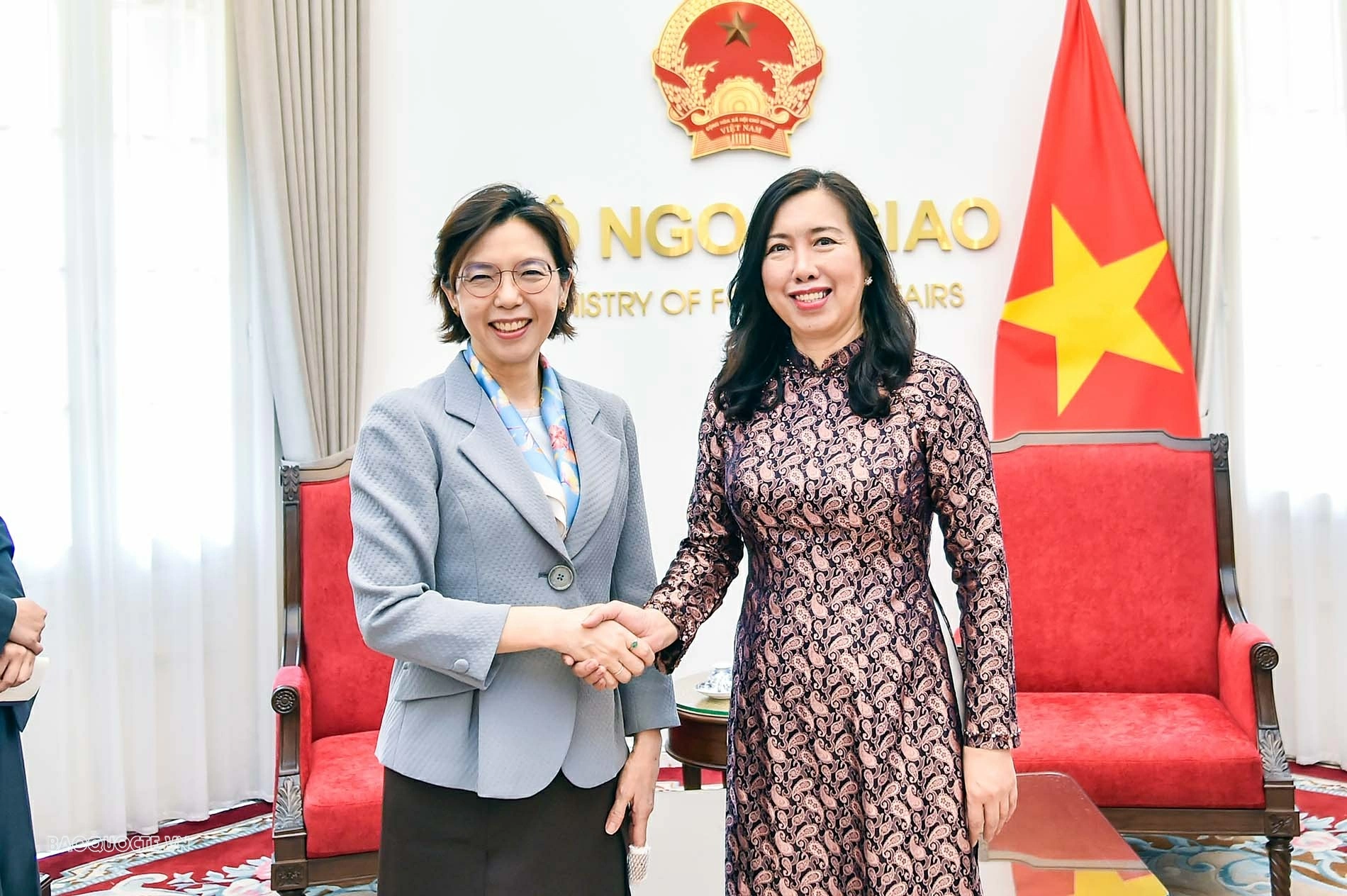 Thứ trưởng Ngoại giao Lê Thị Thu Hằng tiếp Đại sứ Hàn Quốc