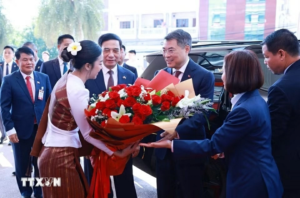 Thủ tướng Lê Minh Hưng thăm, làm việc với Công ty Unitel Thủ tướng Lê Minh Hưng thăm, làm việc với Công ty Unitel