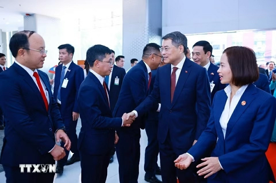 Thủ tướng Lê Minh Hưng thăm, làm việc với Công ty Unitel Thủ tướng Lê Minh Hưng thăm, làm việc với Công ty Unitel