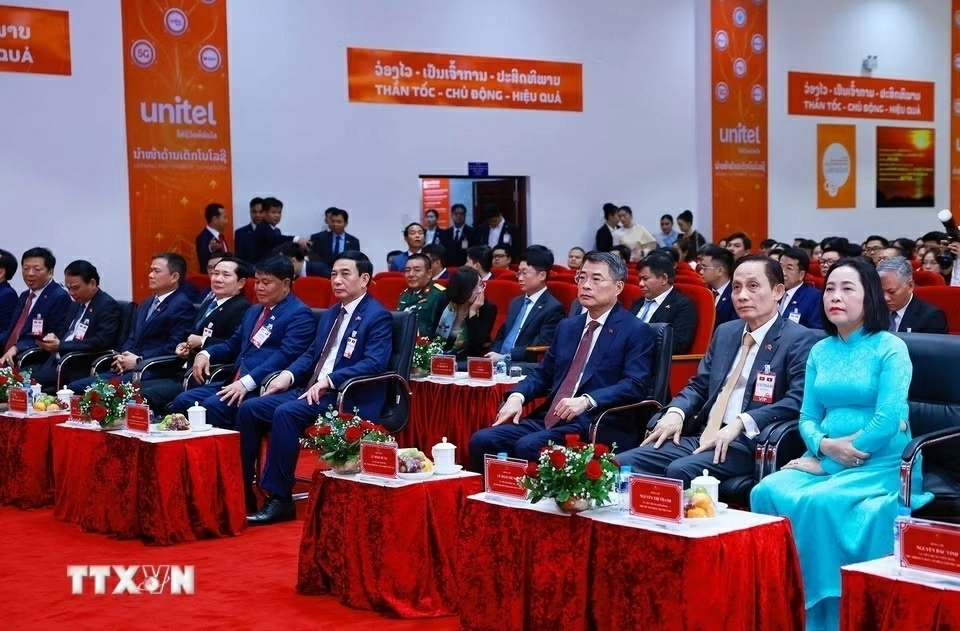 Thủ tướng Lê Minh Hưng thăm, làm việc với Công ty Unitel Thủ tướng Lê Minh Hưng thăm, làm việc với Công ty Unitel