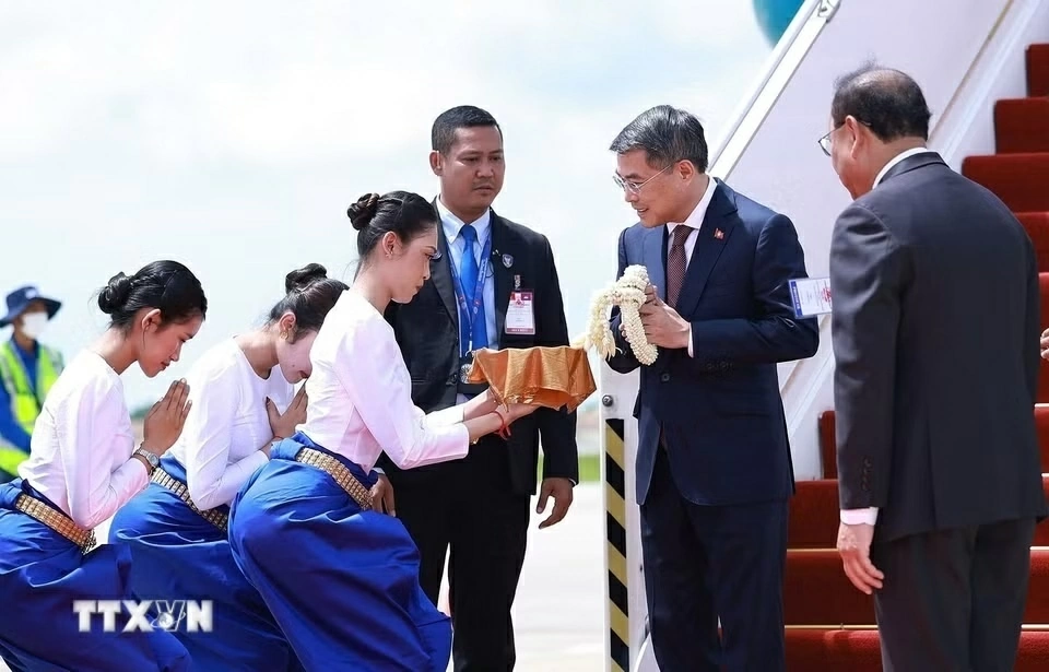 Thủ tướng Lê Minh Hưng tới Phnom Penh, bắt đầu chuyến thăm chính thức Campuchia Thủ tướng Lê Minh Hưng tới Phnom Penh, bắt đầu chuyến thăm chính thức Campuchia