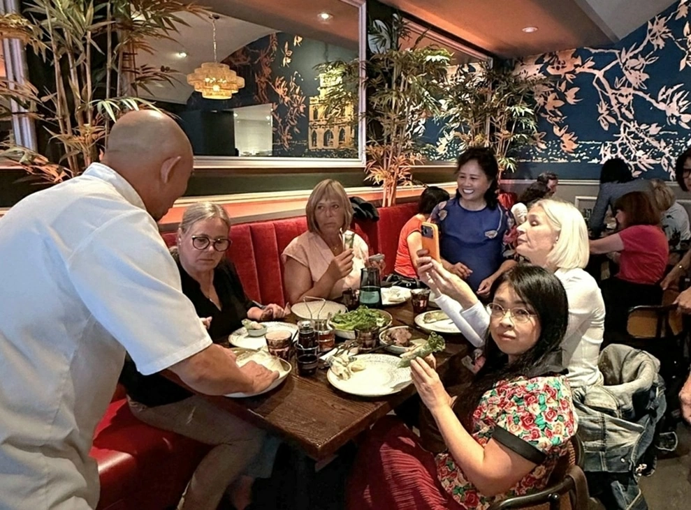 Giới thiệu ẩm thực Việt cho bạn bè quốc tế tại San Francisco (Hoa Kỳ) Giới thiệu ẩm thực Việt cho bạn bè quốc tế tại San Francisco (Hoa Kỳ)