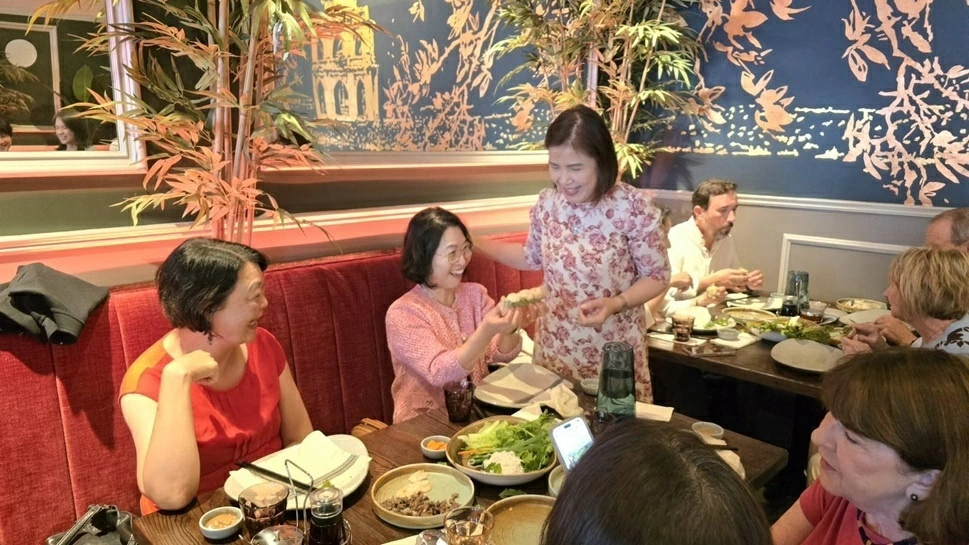 Giới thiệu ẩm thực Việt cho bạn bè quốc tế tại San Francisco (Hoa Kỳ) Giới thiệu ẩm thực Việt cho bạn bè quốc tế tại San Francisco (Hoa Kỳ)
