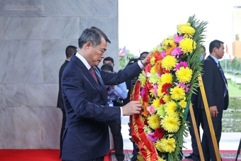Thủ tướng Lê Minh Hưng đặt vòng hoa tại Đài Độc lập, Đài tưởng niệm cố Quốc vương Norodom Sihanouk, Đài Hữu nghị Campuchia - Việt Nam