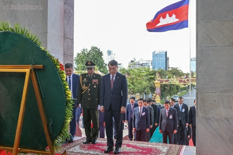 Thủ tướng Lê Minh Hưng đặt vòng hoa tại Đài Độc lập, Đài tưởng niệm cố Quốc vương Norodom Sihanouk, Đài Hữu nghị Campuchia - Việt Nam